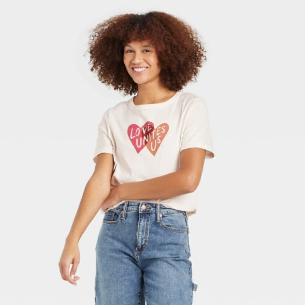 Universal Thread Cream Red Hearts Love Unites Us Short Sleeve T-Shirt L